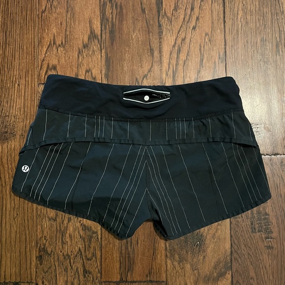 Lululemon Speed Up Short 2.5 inches Size 6 - Picture 1 of 2